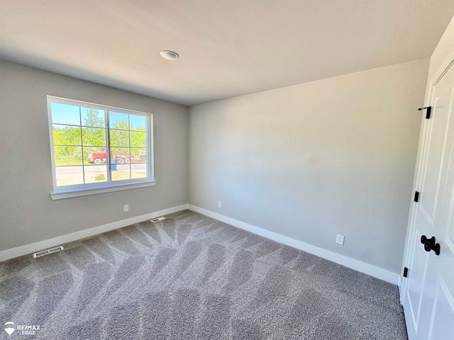 8323 Peninsula Circle, Grand Blanc, MI 48439