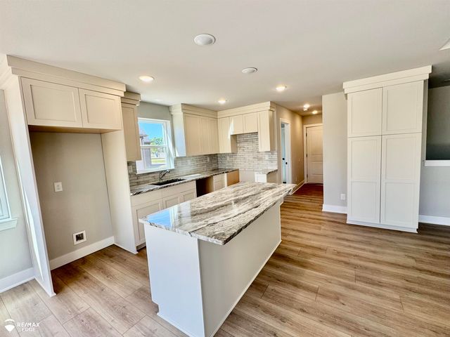 8323 Peninsula Circle, Grand Blanc, MI 48439