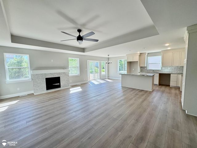 8323 Peninsula Circle, Grand Blanc, MI 48439