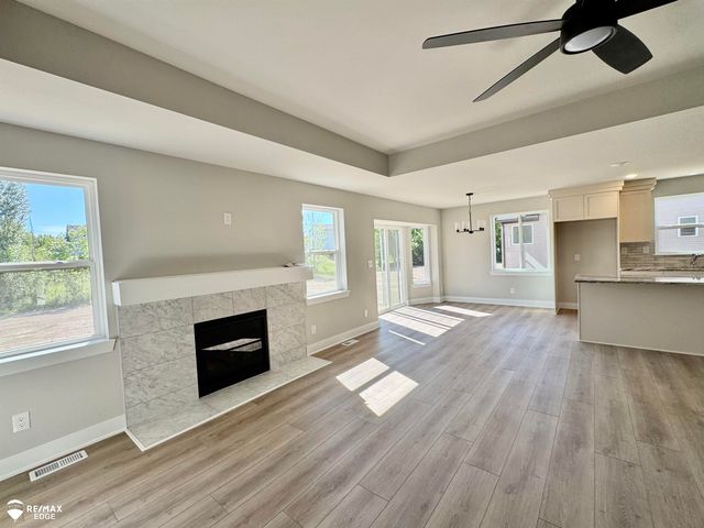 8323 Peninsula Circle, Grand Blanc, MI 48439