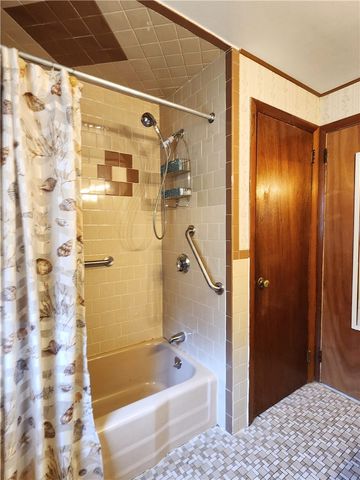 7 Dell Street, Coventry, RI 02816