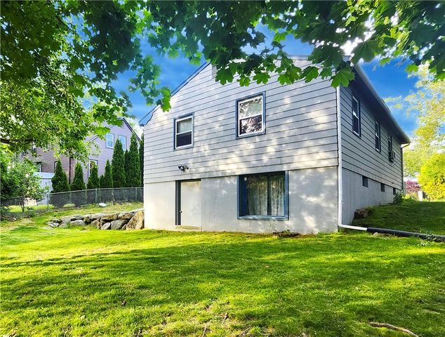 7 Dell Street, Coventry, RI 02816