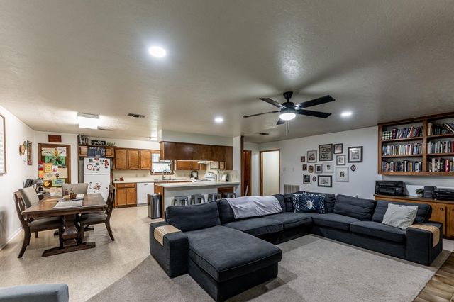 3304 Parr Dr, Huntsville, TX 77340