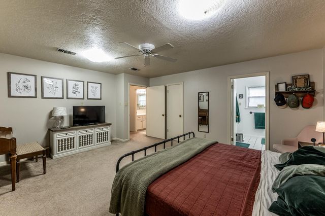 3304 Parr Dr, Huntsville, TX 77340