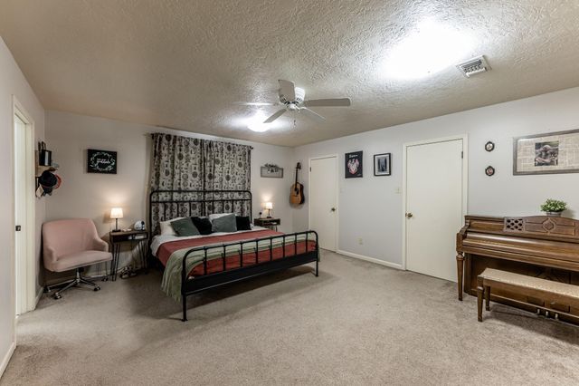 3304 Parr Dr, Huntsville, TX 77340