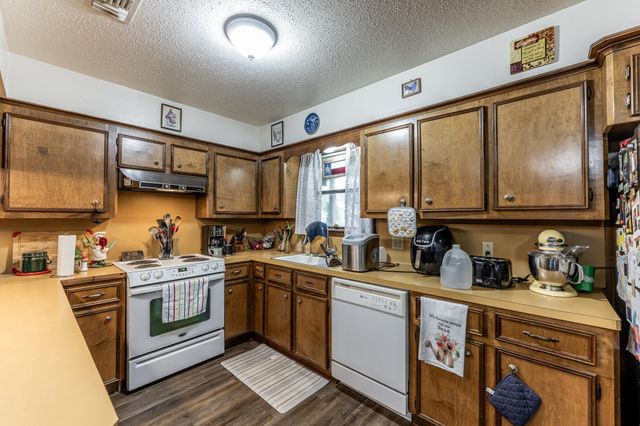 3304 Parr Dr, Huntsville, TX 77340