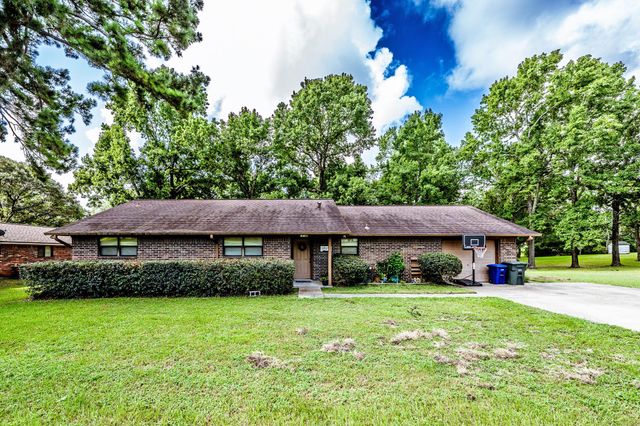 3304 Parr Dr, Huntsville, TX 77340