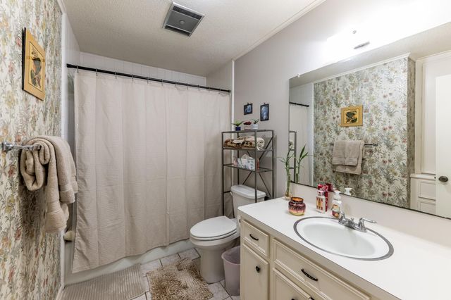 3304 Parr Dr, Huntsville, TX 77340