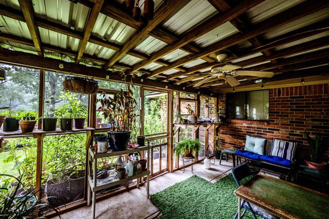 3304 Parr Dr, Huntsville, TX 77340