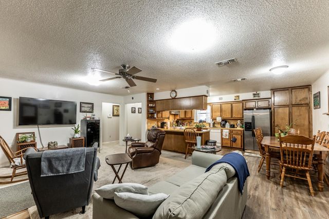 3304 Parr Dr, Huntsville, TX 77340