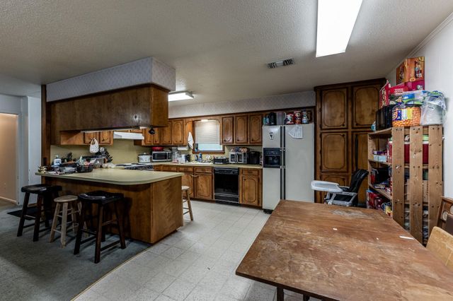 3304 Parr Dr, Huntsville, TX 77340