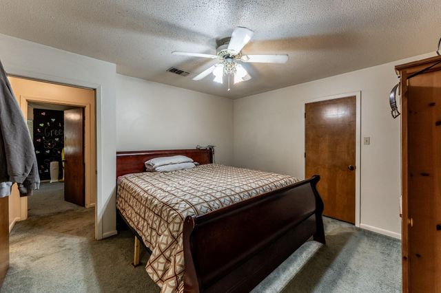 3304 Parr Dr, Huntsville, TX 77340