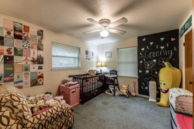 3304 Parr Dr, Huntsville, TX 77340