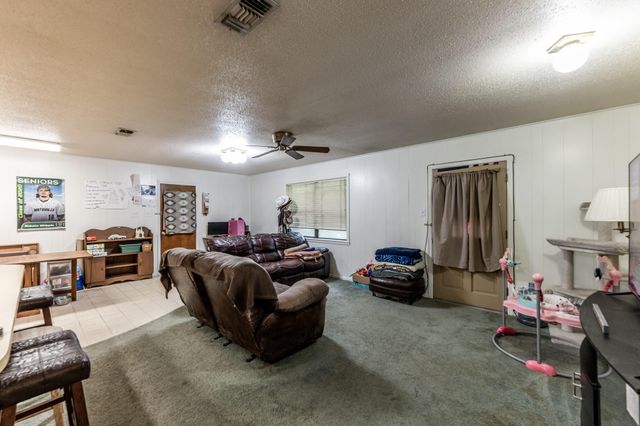 3304 Parr Dr, Huntsville, TX 77340