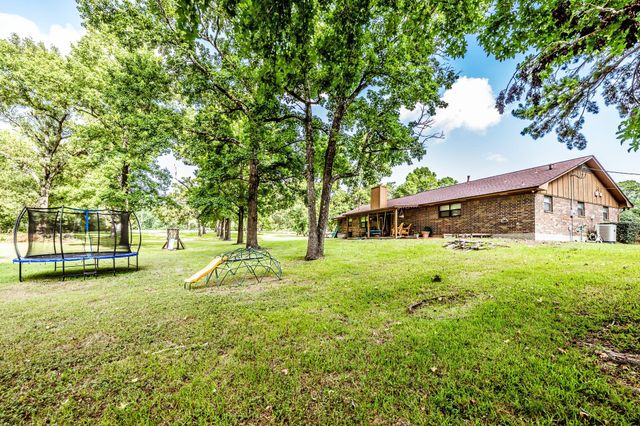 3304 Parr Dr, Huntsville, TX 77340