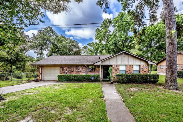 3304 Parr Dr, Huntsville, TX 77340