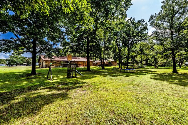 3304 Parr Dr, Huntsville, TX 77340