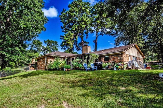 3304 Parr Dr, Huntsville, TX 77340