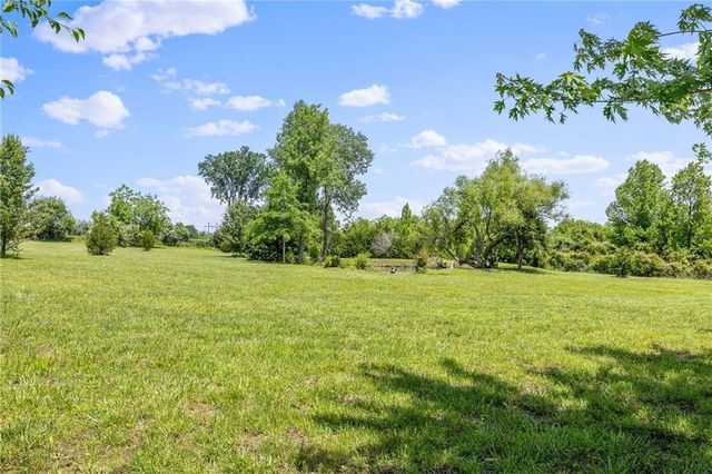 27722 S State Route 7 Highway, Harrisonville, MO 64701