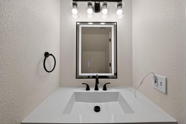 1402 Southport DR, Austin, TX 78704