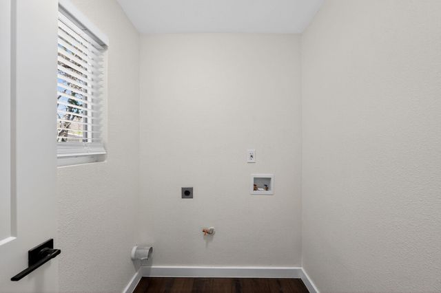 1402 Southport DR, Austin, TX 78704