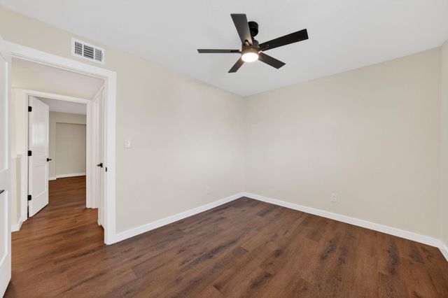 1402 Southport DR, Austin, TX 78704