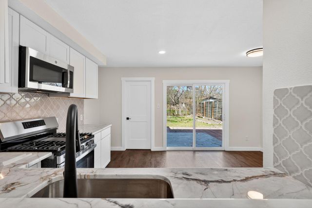 1402 Southport DR, Austin, TX 78704