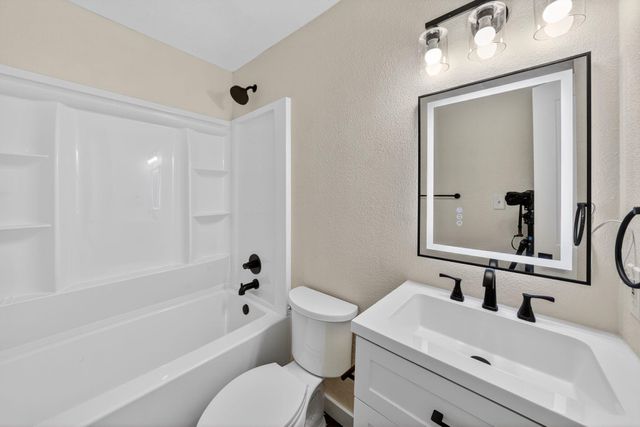 1402 Southport DR, Austin, TX 78704