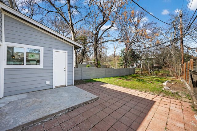 1402 Southport DR, Austin, TX 78704