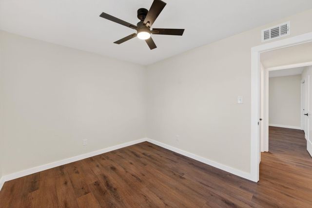 1402 Southport DR, Austin, TX 78704