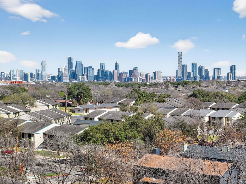 1402 Southport DR, Austin, TX 78704