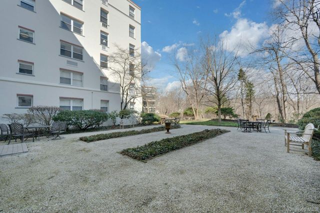 1 Stoneleigh Plaza 1T, Bronxville, NY 10708