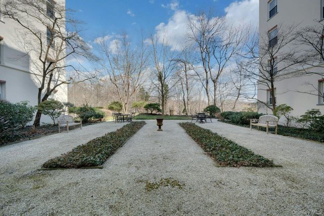 1 Stoneleigh Plaza 1T, Bronxville, NY 10708