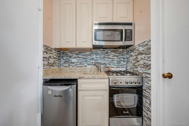 1 Stoneleigh Plaza 1T, Bronxville, NY 10708