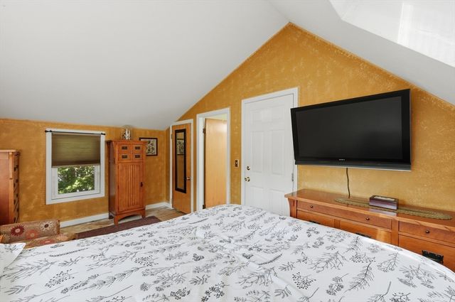 16 Kosta Avenue, Rutland, MA 01543