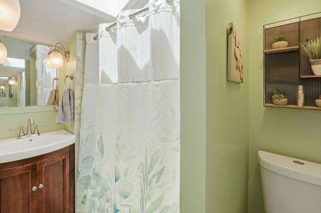 16 Kosta Avenue, Rutland, MA 01543