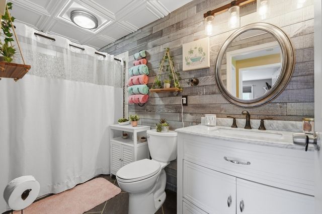 16 Kosta Avenue, Rutland, MA 01543