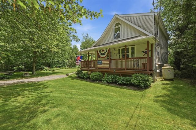 16 Kosta Avenue, Rutland, MA 01543