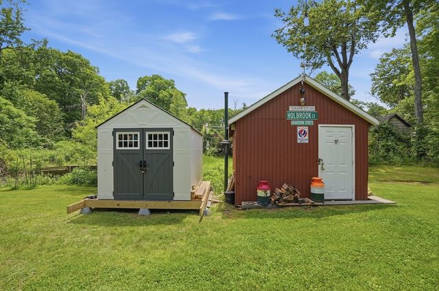 16 Kosta Avenue, Rutland, MA 01543