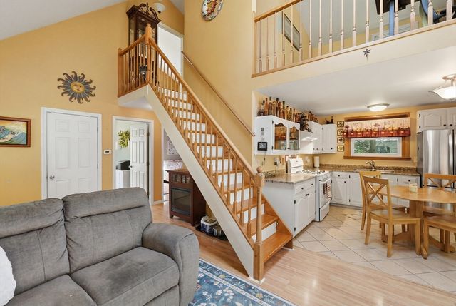 16 Kosta Avenue, Rutland, MA 01543