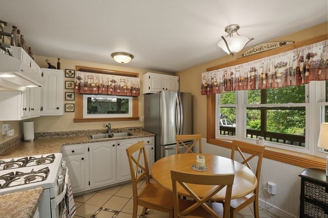 16 Kosta Avenue, Rutland, MA 01543