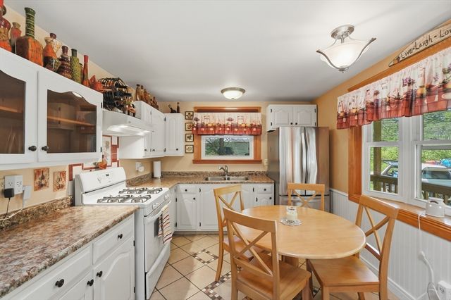 16 Kosta Avenue, Rutland, MA 01543