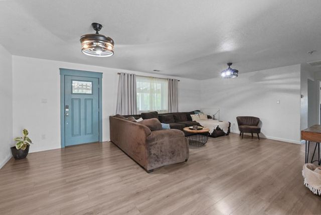 960 Elma St, Hickman, CA 95323