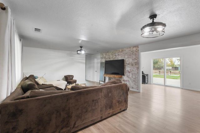 960 Elma St, Hickman, CA 95323