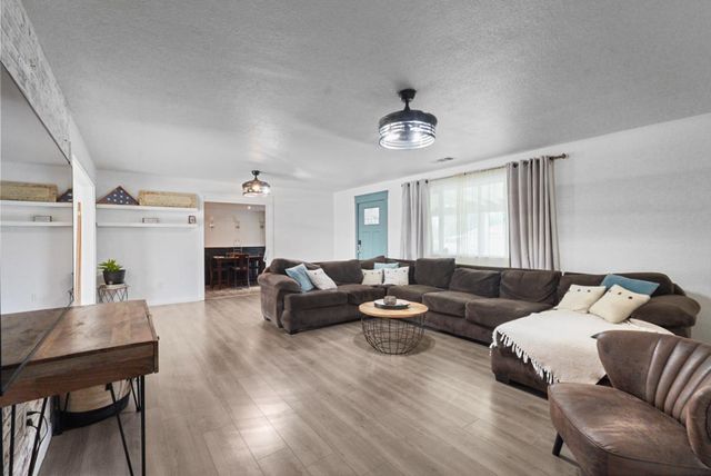 960 Elma St, Hickman, CA 95323