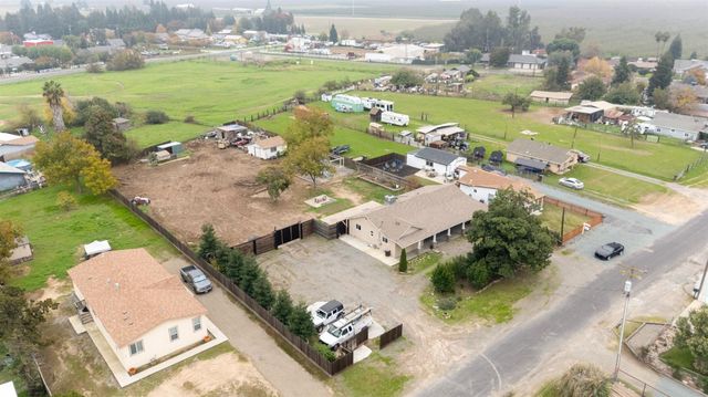 960 Elma St, Hickman, CA 95323