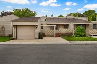 1108 Prairie Meadow Court, Waterloo, IA 50701