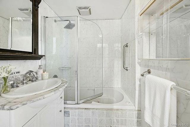 166-25 Powells Cove Boulevard 3F, Beechhurst, NY 11357