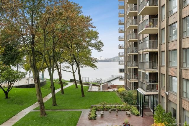 166-25 Powells Cove Boulevard 3F, Beechhurst, NY 11357