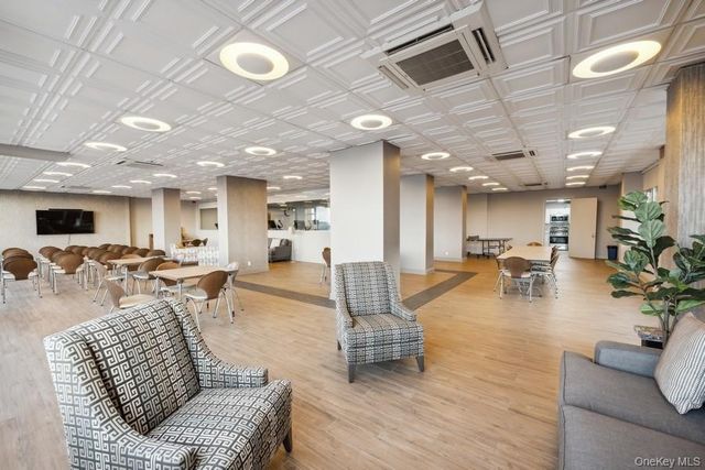 166-25 Powells Cove Boulevard 3F, Beechhurst, NY 11357